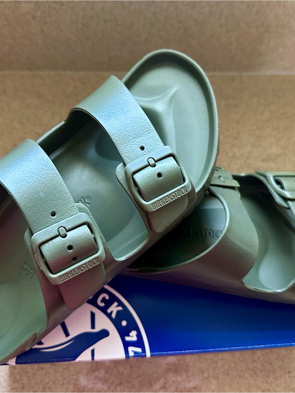 Birkenstock unisex Arizona EVA Sandals - Olive